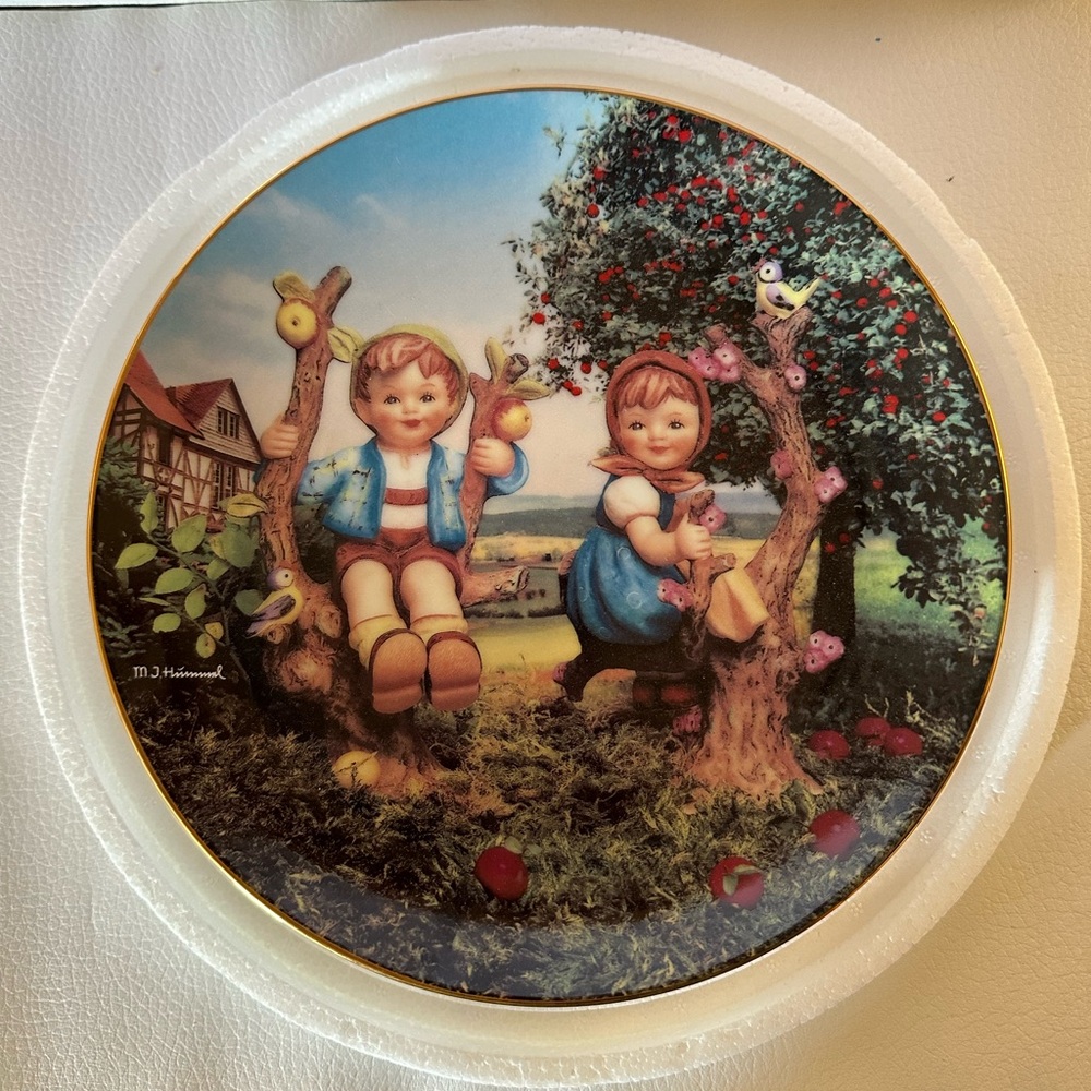M.J. Hummel plate